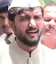 संपादकीय 👇👇👇  टोपीच्या परंपरेतील नव्या राजकारणाची चाहूल!
