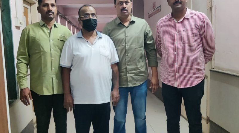 *ठाणेतील बलात्कार प्रकरणातील फरारी आरोपी महेश आहेर कोल्हापुरातून जेरबंद*      _कोल्हापूर पोलिसांच्या ‘ऑल आऊट ऑपरेशन’मध्ये मोठी कारवाई; पहाटे हॉटेलवर छापा_ 